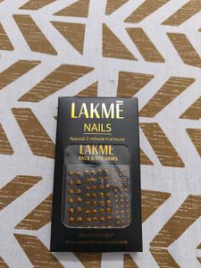 Lakme Fake Nails, Face &amp; Eye Gems - Gold