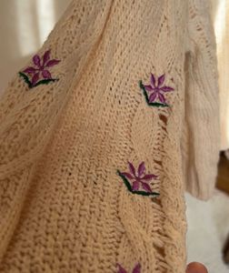 Cropped Knit Cardigan with Embroidery