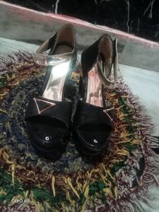 Black And Golden Heels 👠