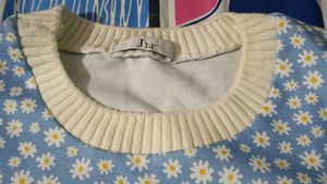 Blue Daisy puff sleeve knit top (new never worn)✨✨