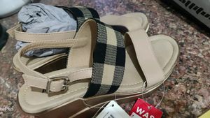 Wedges Heels Of Reliance Footprint