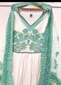 Elegant White &amp; Green Kurta Set