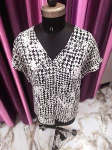 Chic Houndstooth Print Top