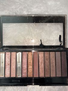 Makeup Revolution london Eyeshadow palatte