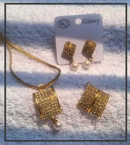 Pendant &amp; Earrings Set