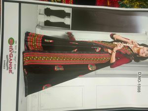 New Black Saari