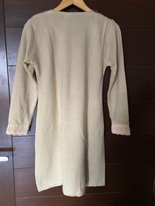 Women Woollen Cream Patchwork Kurta (M)