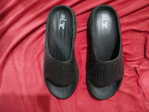 ZUDIO Black Slides