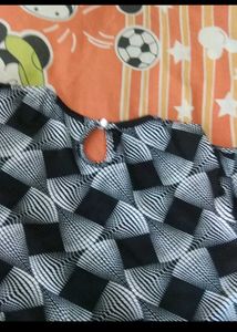 Patterned Black &amp; White Top