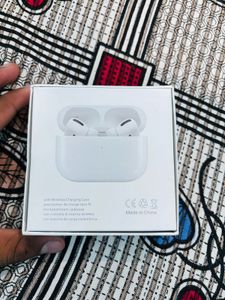 AirPods Pro &amp; Wired Earphones