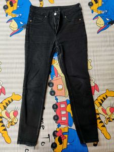 H&amp;M Black Skinny Jeans👖 (Mostly U***)