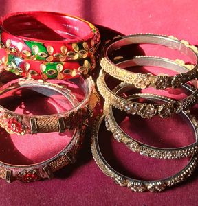 Slightly used beautiful bangles under your budget!