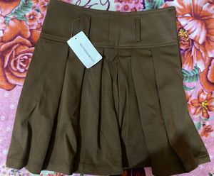 High-Waist Pleated Mini Skirt with Belt - Black