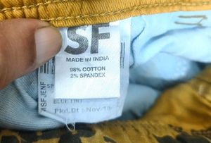 Toned Distressed Pantaloons Blue Jeans