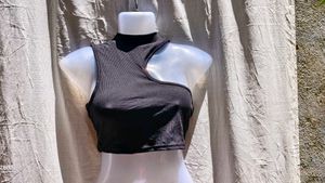 21J. SEXY SHEIN CROP TOP