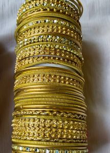 Women Chudi Set