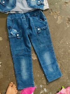 Cute Girl&#39;s White Top