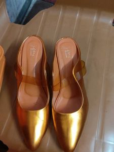 JM Looks Gold Heels - Size 6