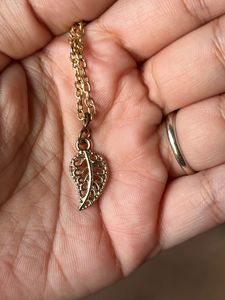 Leaf Pendant Necklace