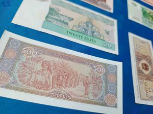 Currency Collection Foreign Notes 10 Piece UNC Con