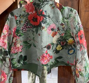 Women Collared  Green Balloon Sleeved Shirt