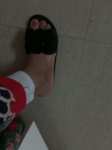 New Blck Slipper Selling Due To Size Issue