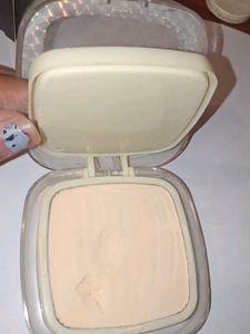 Huda Beauty Golden 24K Compact