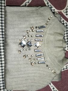 women winter top round neck ( grey colour) stone w