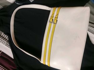 golden duck Shoulder Bag