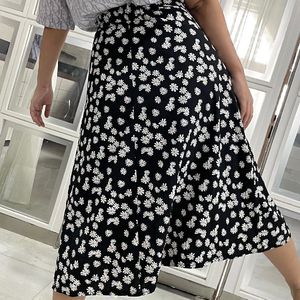 Floral Daisy Midi Skirt