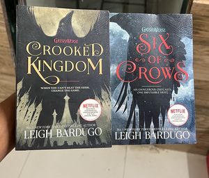 Six Of Crows And Crooked Kingdom