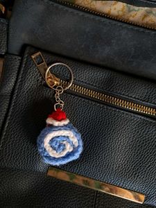 Crochet Cupcake Keychain (2 colors)