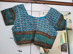 Blue Coloured Golden Foil Printed Saree Wid Blouse