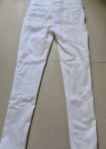 Classic White Skinny Jeans – Sleek & Chic