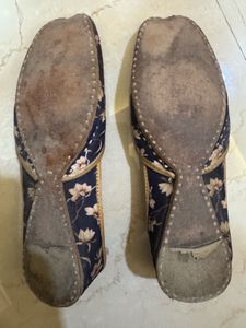 Floral Jutti Flats
