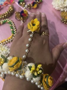 Mehndi/ Haldi hand accessories