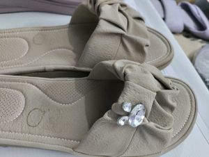 stone leather flipflop