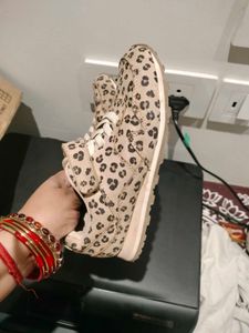H&amp;M Cute Leopard Print Sneakers