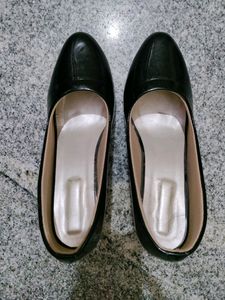 Shoetopia Women Black Solid Pumps