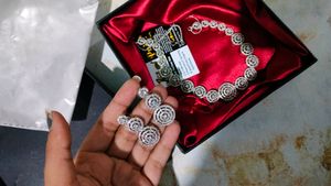 Elegant Ad Jwellery Se..!!