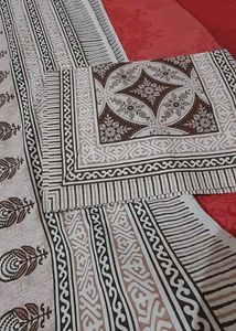 Vintage-Inspired Paisley Print Fabric Double Bed B