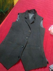 Sleeveless Black Waistcoat