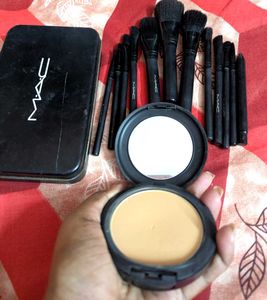 ✨COMBO✨M.A.C Cosmetics Powder Plus Compact & brush