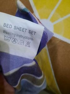 Geometric Bedsheet with Pillow Covers