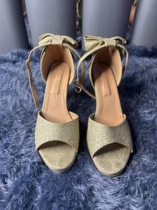 Cute Bow Golden Heels 💛