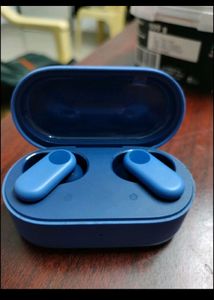One Plus Nord 2r earbuds