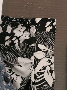 Black &amp; White Floral Easy Capri