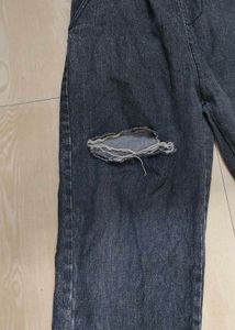 Unisex wide-leg distressed jeans.