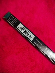 Manish Malhotra Lip Liner