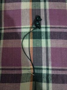 Black Wired Earbuds
